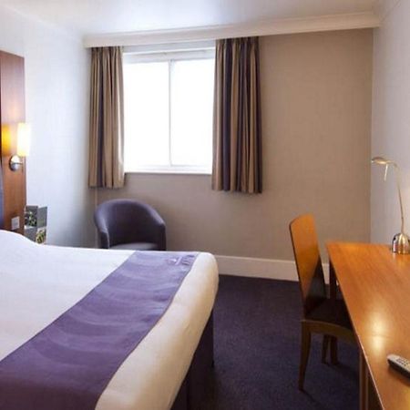 Premier Inn Leek Town Centre Eksteriør billede