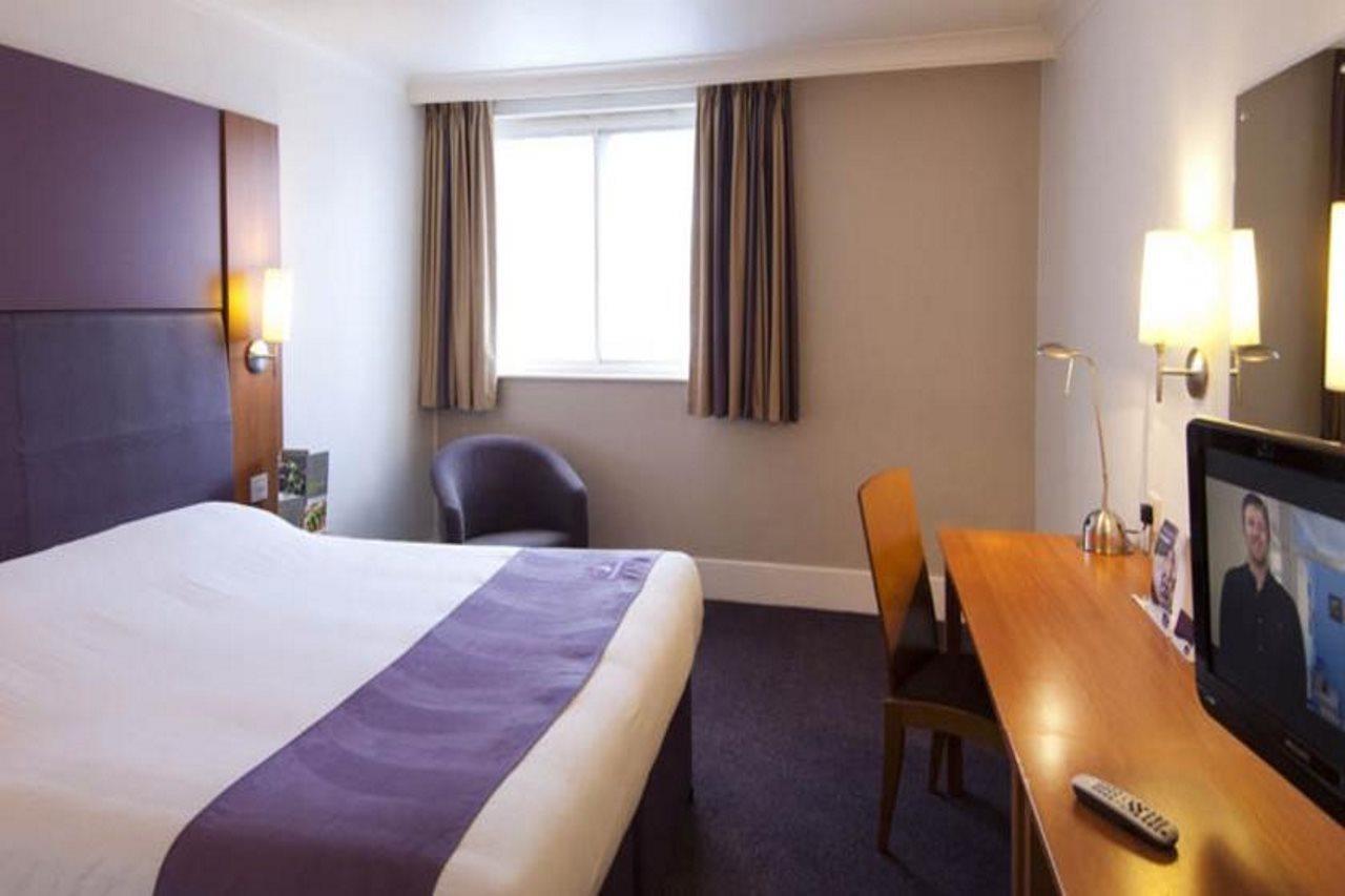 Premier Inn Leek Town Centre Eksteriør billede